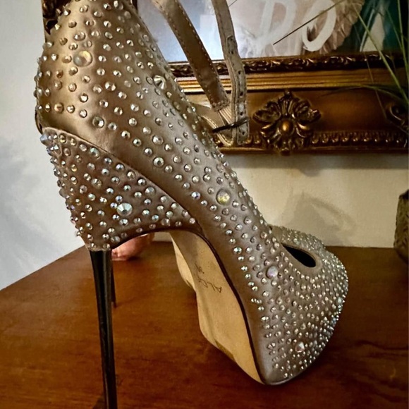 Gorgeous Sparkly Champagne Aldo Stiletto Heels - Fit for a princess! - Picture 4 of 10